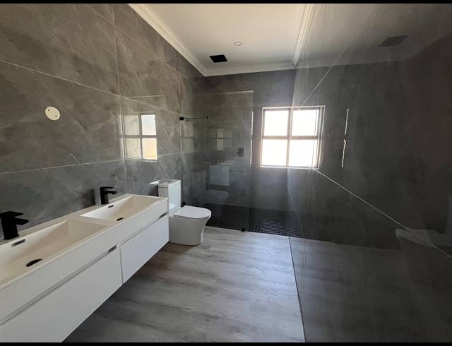 4 BEDROOM HOUSE FOR SALE IN SANDOWN